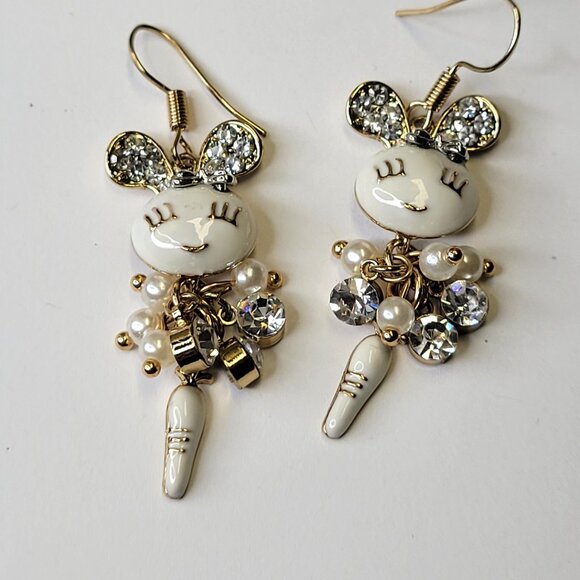 Crystal Cat Earrings White and Gold Enamelled Kitty Earrings - Picture 2 of 7